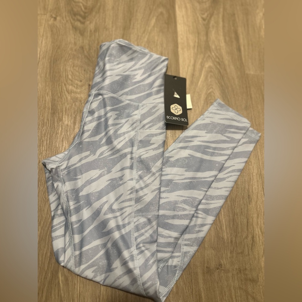 scorpio sol serena pocket legging sky blue zebra/ small nwt
